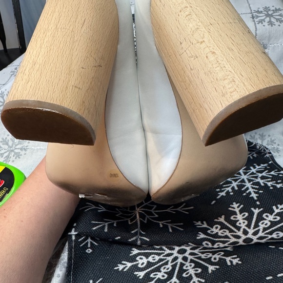 1. State white pumps 10 - Picture 8 of 9